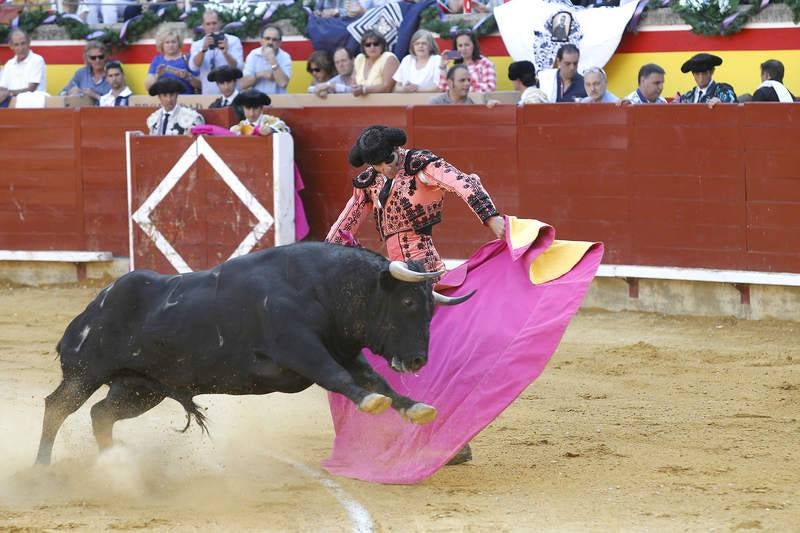 Padilla, El Fandi y Juan del Álamo en la segunda corrida de la feria de Palencia (2/2)