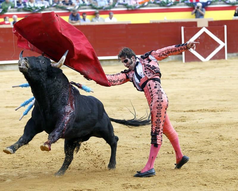 Padilla, El Fandi y Juan del Álamo en la segunda corrida de la feria de Palencia (2/2)