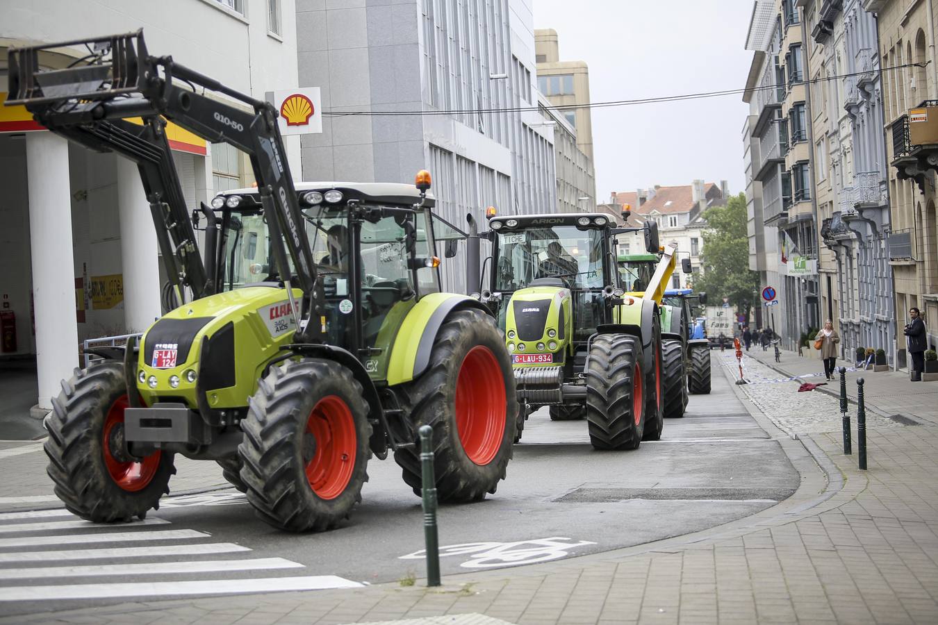 Miles de agricultores protestan en Bruselas contra la crisis del sector lácteo