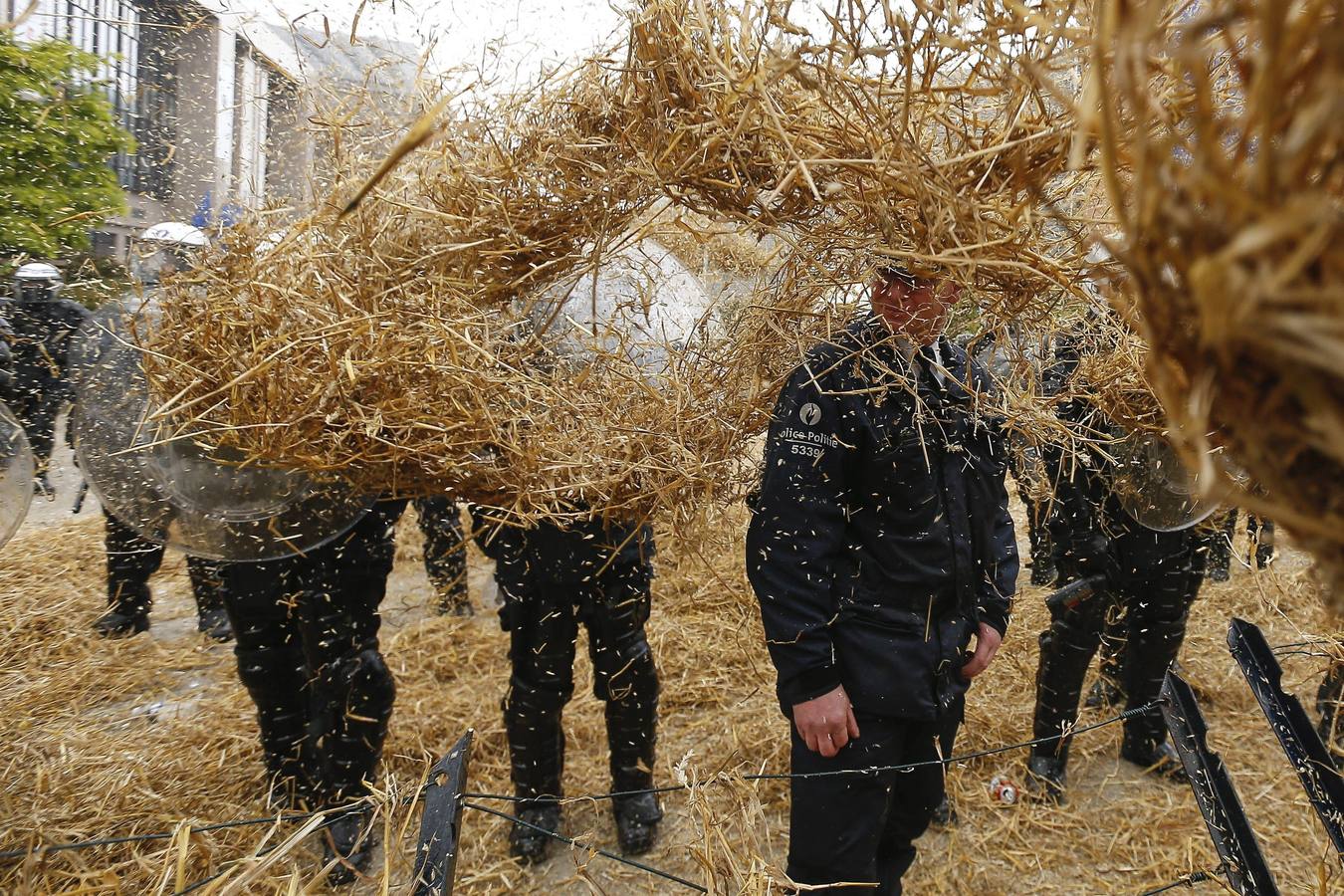 Miles de agricultores protestan en Bruselas contra la crisis del sector lácteo