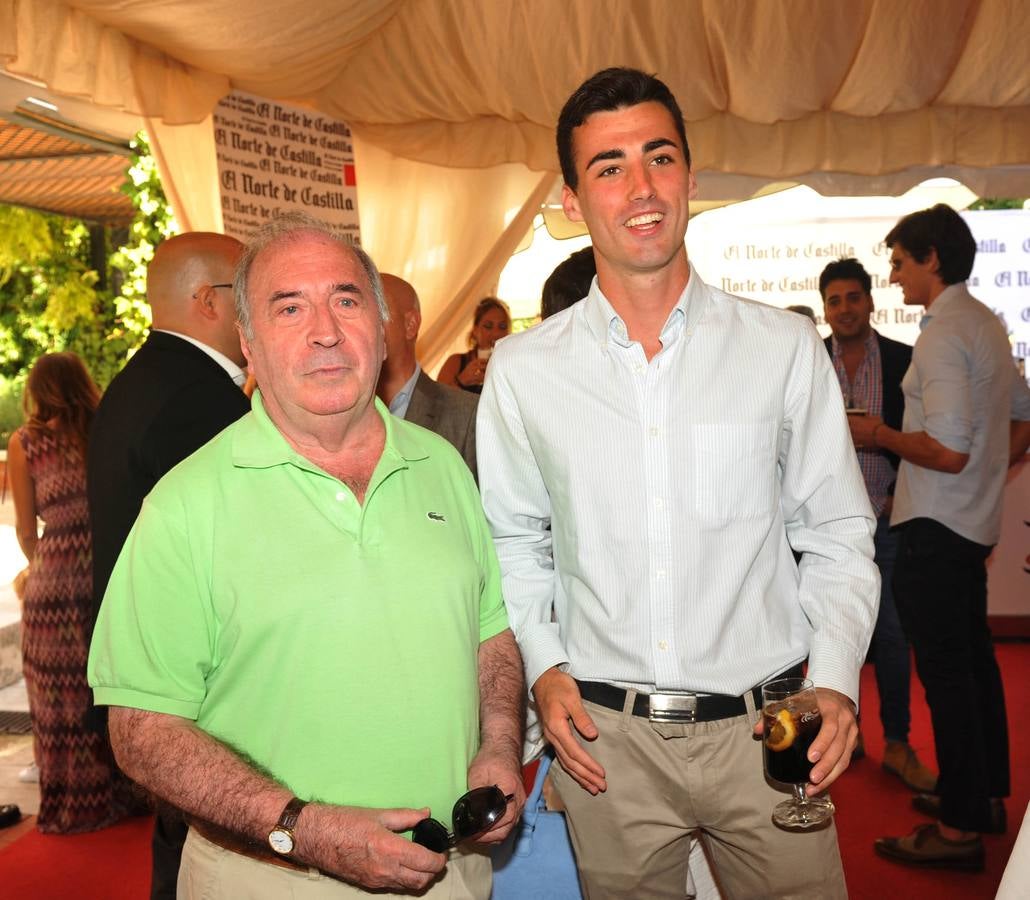 El abogado José Antonio Nieto, con el estudiante de Derecho Óscar Guardo.