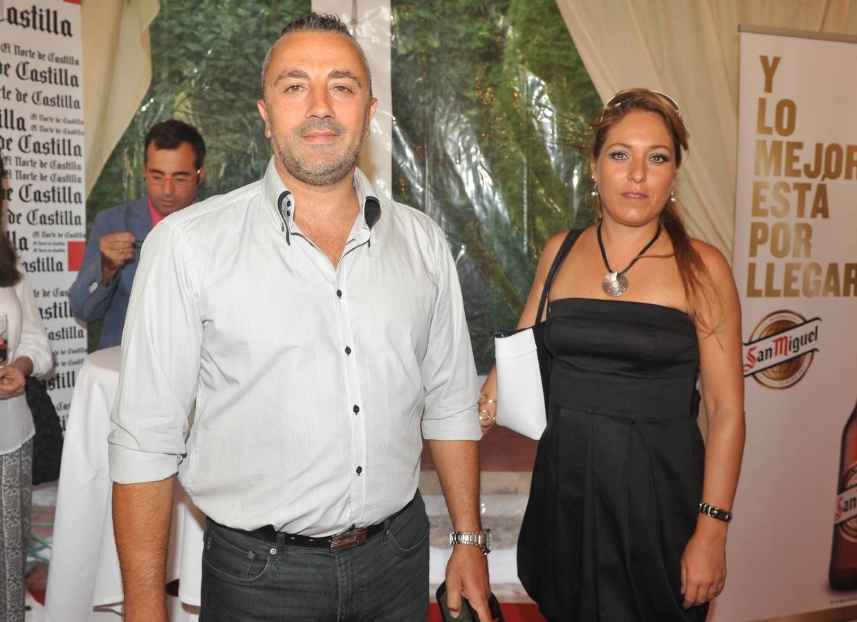 Jesús García y Aida Baeza, de la empresa Piso Outlet.