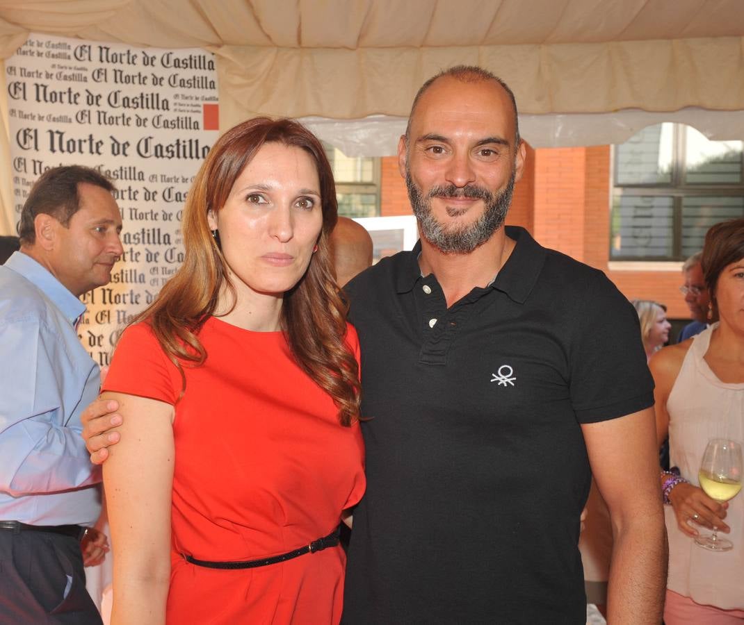 Liliana Martínez Colodrón, jefa de la sección Web de El Norte, con Roberto Pallarés, de Onda Cero.
