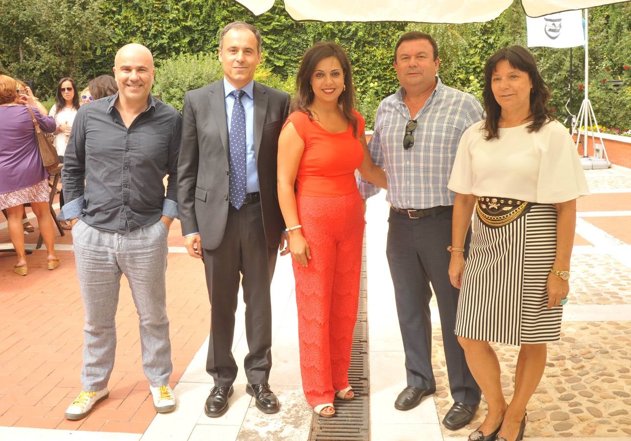 El fotógrafo Nacho Carretero; Víctor García y Marian Hidalgo, del Consejo Regional de Cámaras; Félix Antonio Herrero (Libertas Ediciones) y María Teresa Romón.