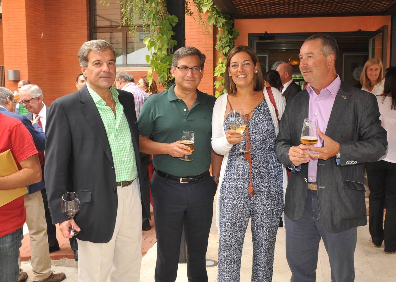 Ángel de las Heras, director general de El Norte de Castilla; la consejera de Agricultura, Milagros Marcos, flanqueada por el secretario general de la consejería, Eduardo Cabanillas, y por Donaciano Dujo, responsable de Asaja Castilla y León.