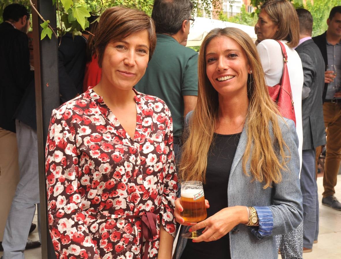 La jefa de Publicidad de El Norte, Marifé Blanco, y Silvia Herrero, de Iberdrola.