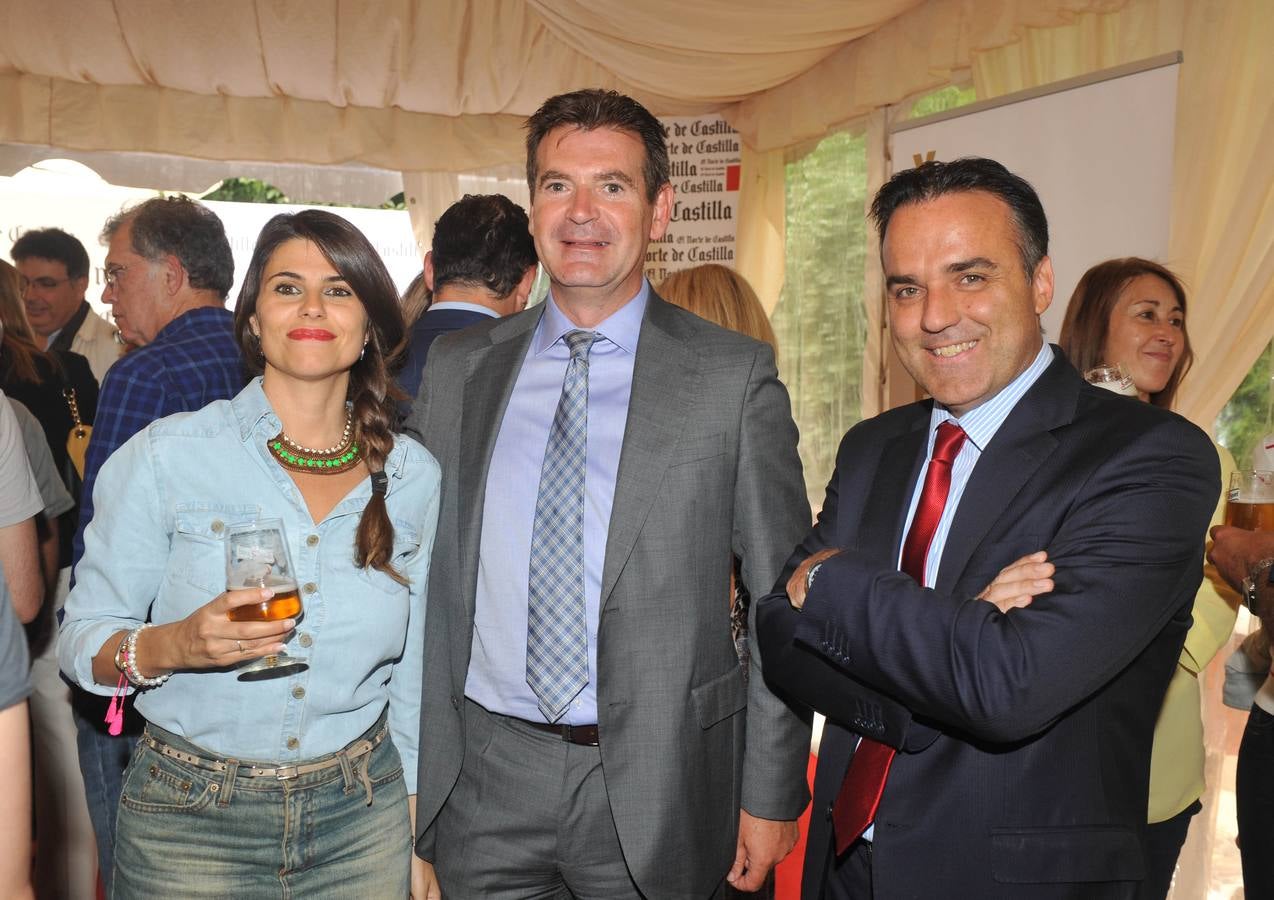 Elena García, de El Norte de Castilla, con Fidel Martín y Pedro Zan, ambos de Ibercaja.