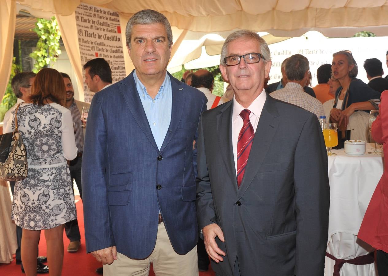 El empresario Manuel Gutiérrez y Armando Reinoso, de la Fundación Real Valladolid.
