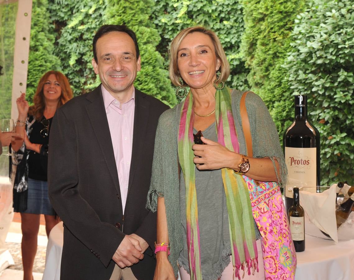 Javier Escribano, director de Innovación, Operaciones y Desarrollo de Negocio Digital de El Norte, y María Victoria Seco, directora de Telecomunicaciones de la Junta.