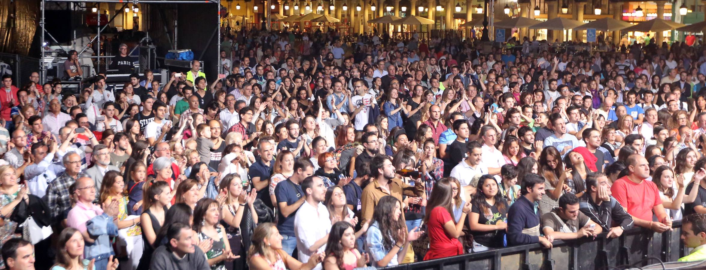 Concierto de Burning y el grupo Fito Robles en la Plaza Mayor de Valladolid