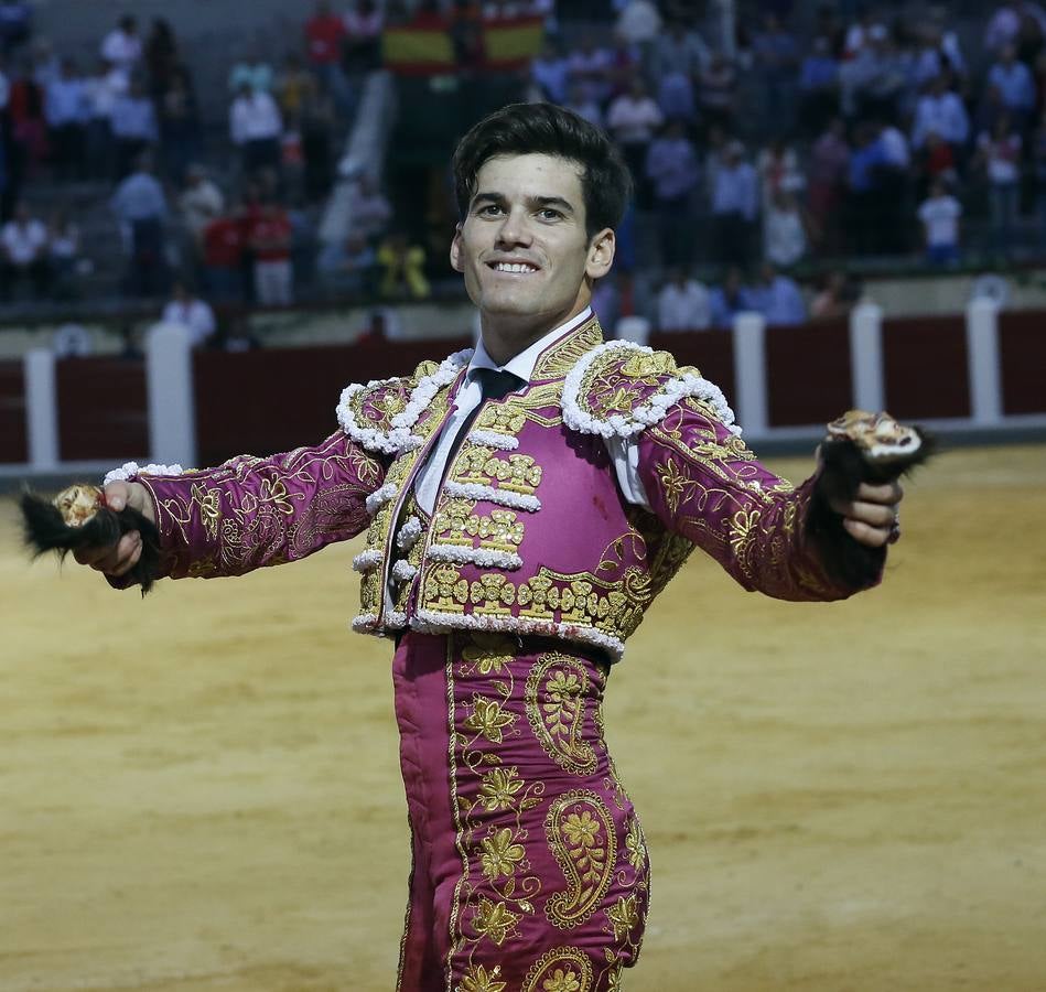 El Juli y José Garrido comparten salida en hombros en la segunda corrida de la feria de la Virgen de San Lorenzo de Valladolid