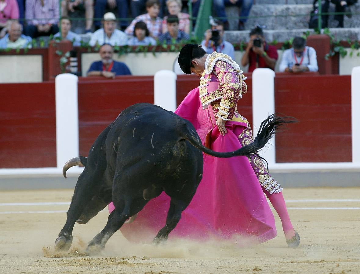 El Juli y José Garrido comparten salida en hombros en la segunda corrida de la feria de la Virgen de San Lorenzo de Valladolid