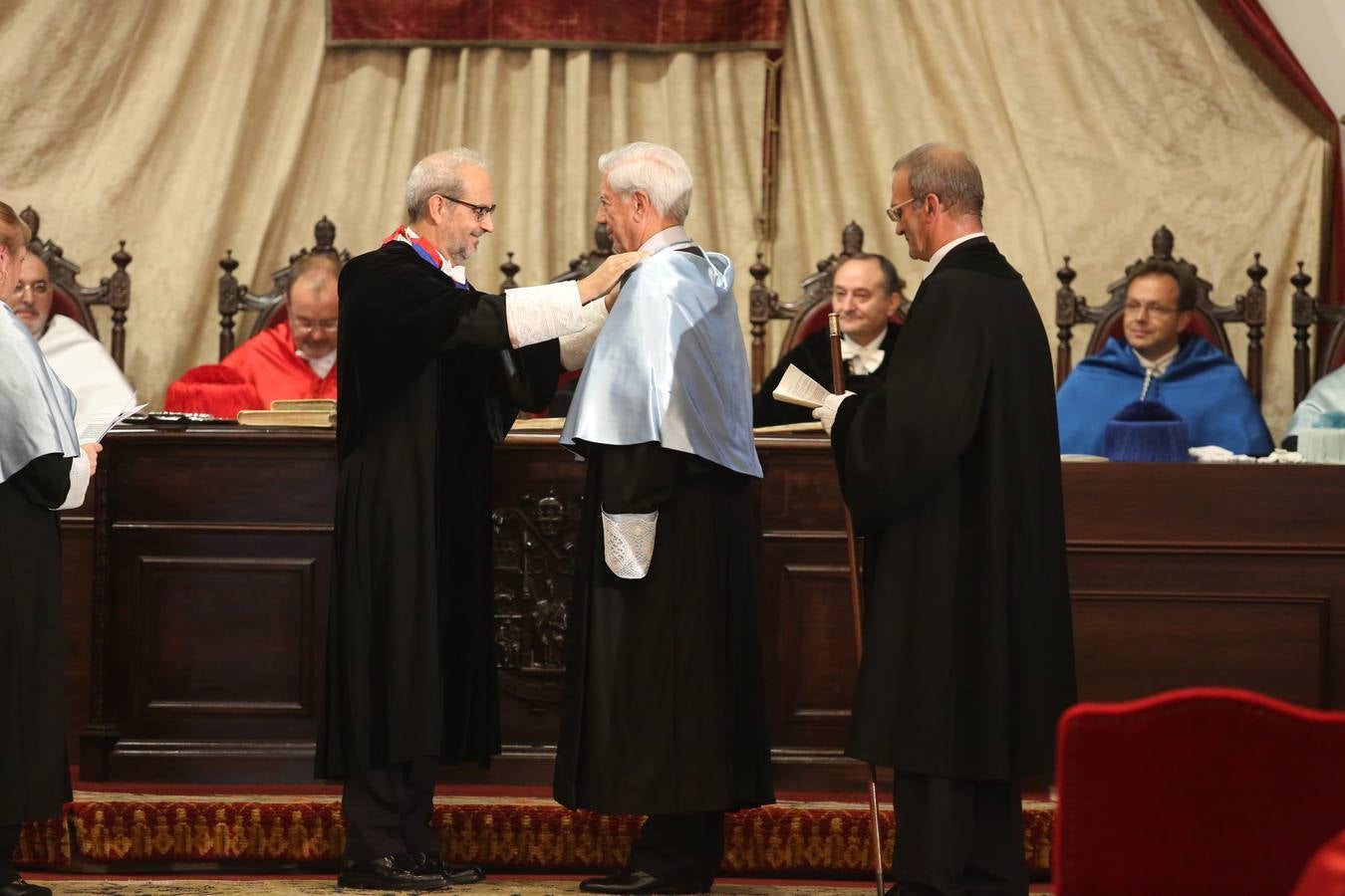 Mario Vargas Llosa es investido doctor Honoris Causa por la Universidad de Salamanca