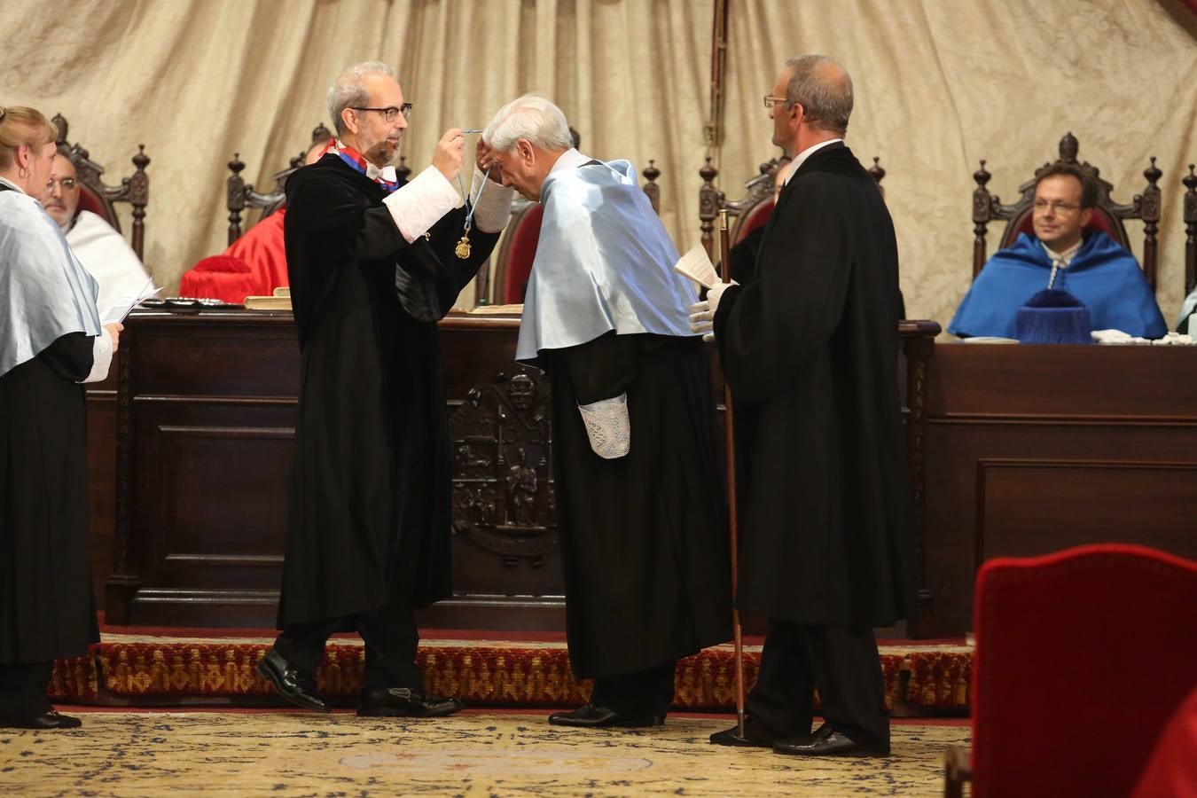 Mario Vargas Llosa es investido doctor Honoris Causa por la Universidad de Salamanca