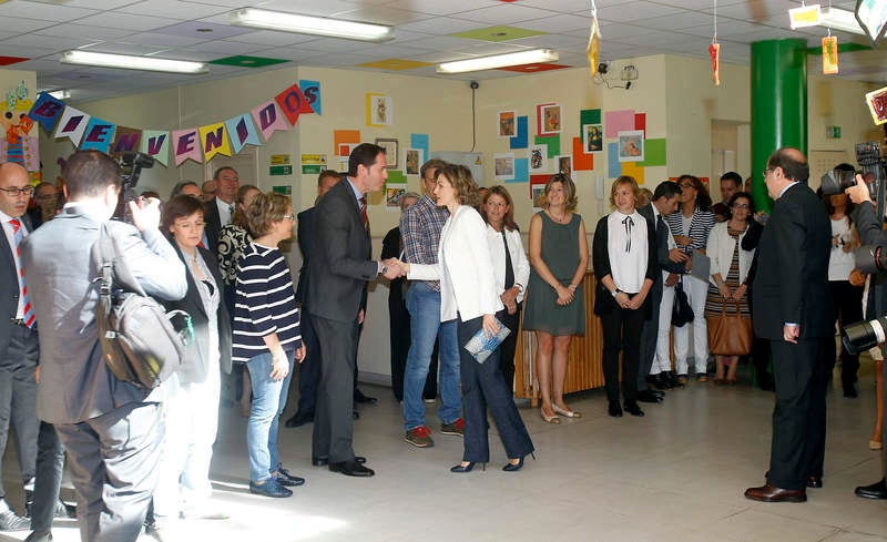 La reina Letizia inaugura el curso escolar en el colegio público Marqués de Santillana de Palencia (1/2)