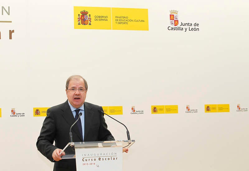 La reina Letizia inaugura el curso escolar en el colegio público Marqués de Santillana de Palencia (1/2)