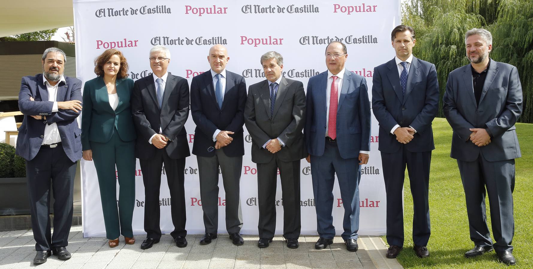 Coral Gutiérrez y Antonio Pérez, de Popular; Jesús Julio Carnero, presidente de la Diputación;Ángel de las Heras, director general de El Norte; Carlos Moro, presidente de Matarromera; José Ángel Amor, de Popular, y Alex Rovira, conferenciante.