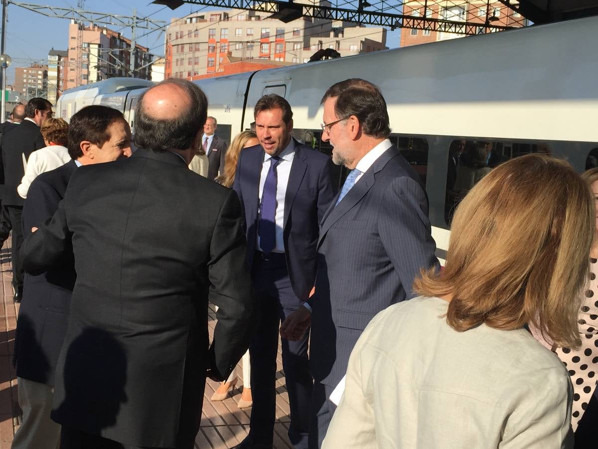 Los vecinos de Pilarica esperan a Rajoy en la estación de trenes de Valladolid