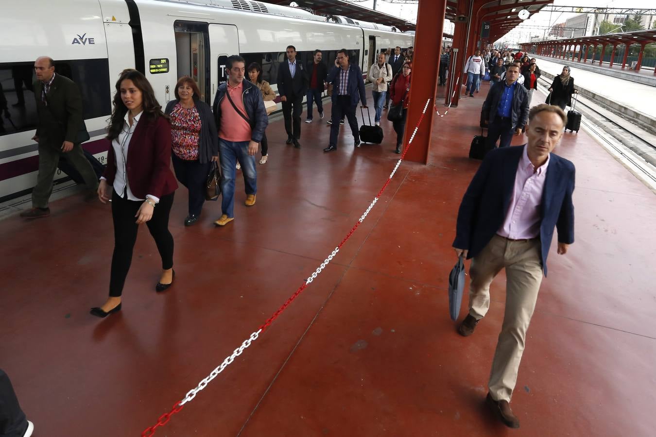 Primer viaje comercial del Ave León-Madrid