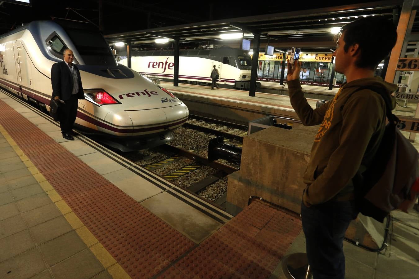 Primer viaje comercial del Ave León-Madrid