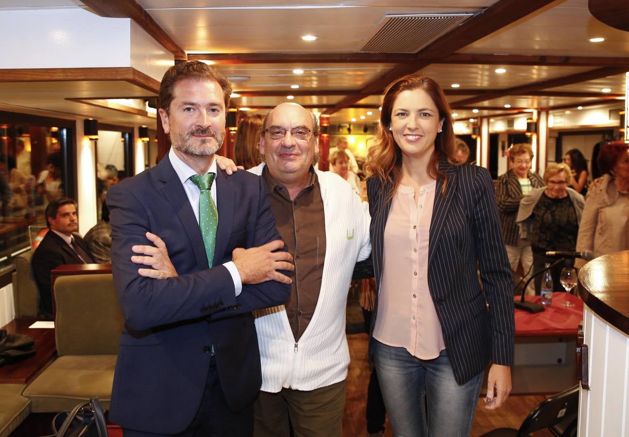 José María Muñoz Quirós ofrece un recital en el Aula de Cultura a bordo del barco &#039;La Leyenda del Pisuerga&#039;
