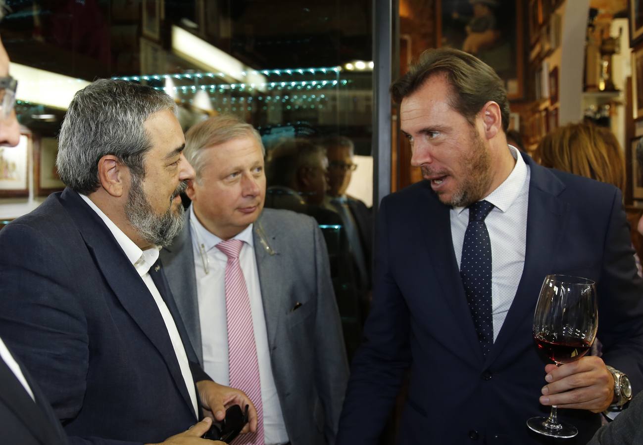 El alcalde de Valladolid, Óscar Puente, visita León (1/2)