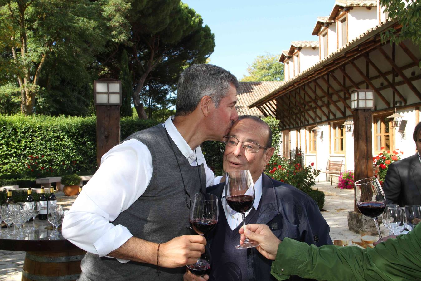 El consejero delegado del Atlético de Madrid, padrino de la vendimia 2015 de Dehesa de los Canónigos (Valladolid)