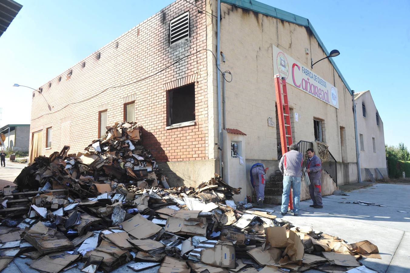 Incendio en la quesería Cañarejal de Pollos (Valladolid)