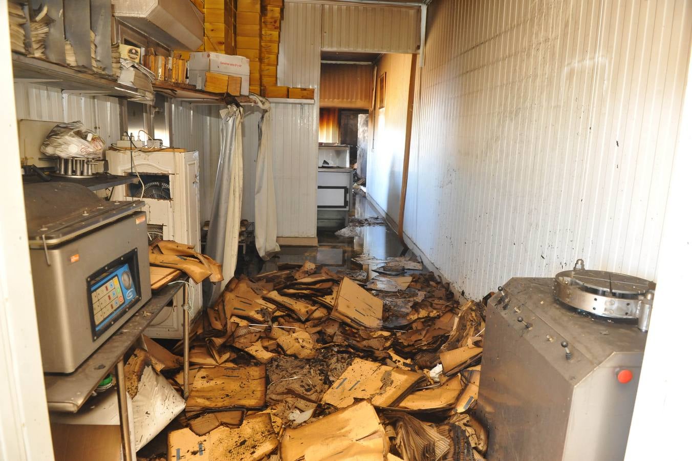 Incendio en la quesería Cañarejal de Pollos (Valladolid)