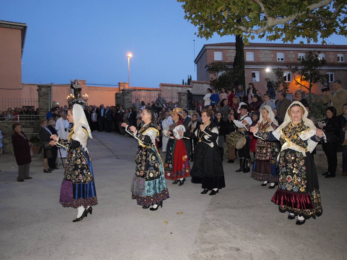 Una procesión pone punto y final a los actos del V Centenario en Alba de Tormes (1/2)