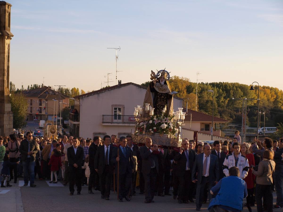 Una procesión pone punto y final a los actos del V Centenario en Alba de Tormes (1/2)