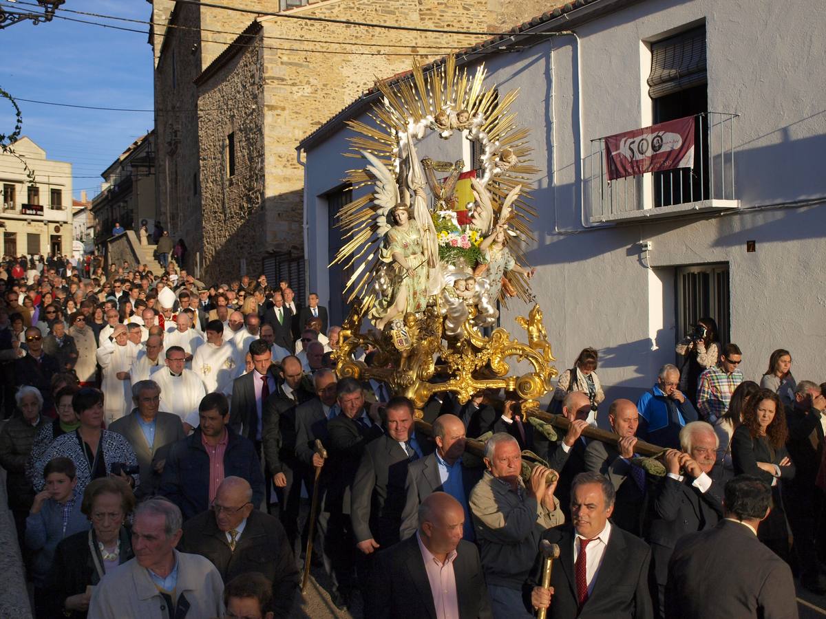 Una procesión pone punto y final a los actos del V Centenario en Alba de Tormes (1/2)