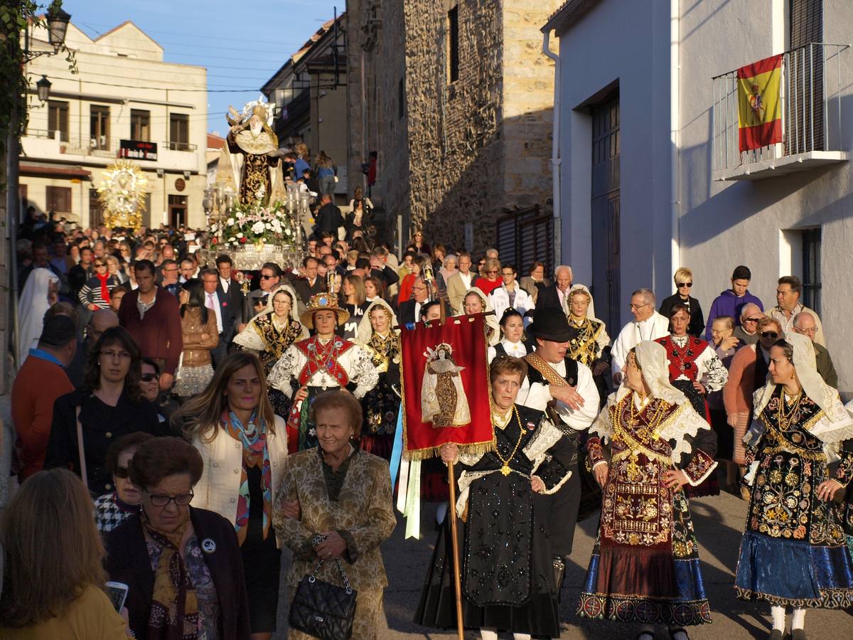 Una procesión pone punto y final a los actos del V Centenario en Alba de Tormes (2/2)