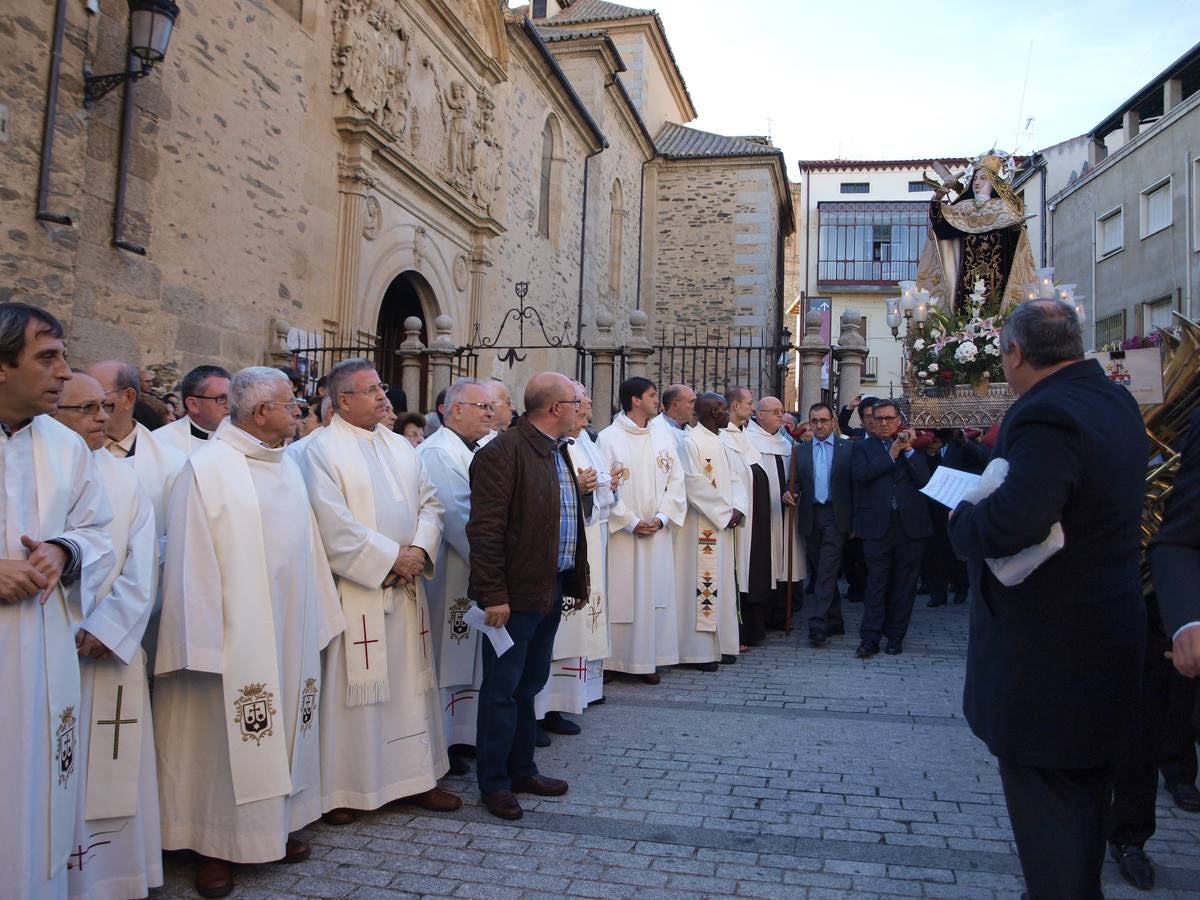 Una procesión pone punto y final a los actos del V Centenario en Alba de Tormes (2/2)