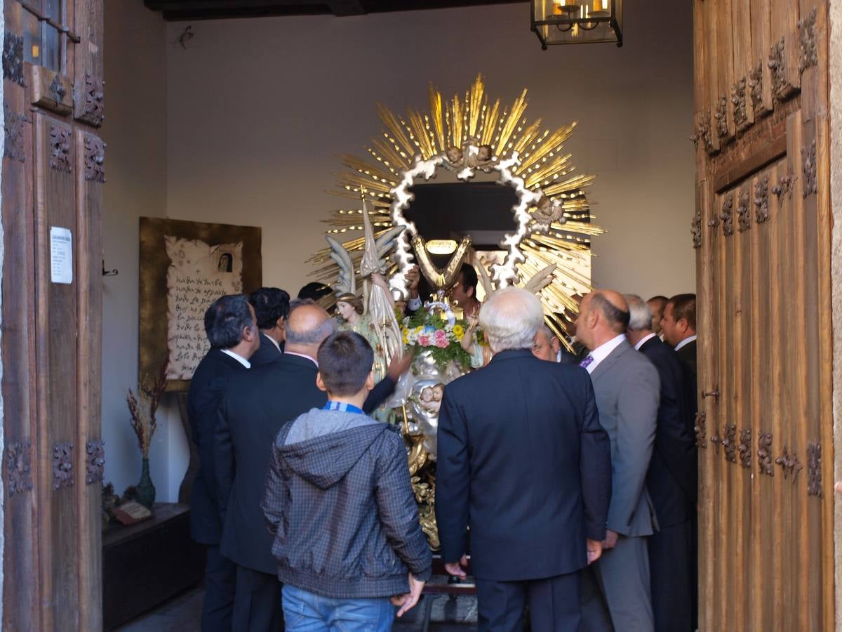 Una procesión pone punto y final a los actos del V Centenario en Alba de Tormes (2/2)