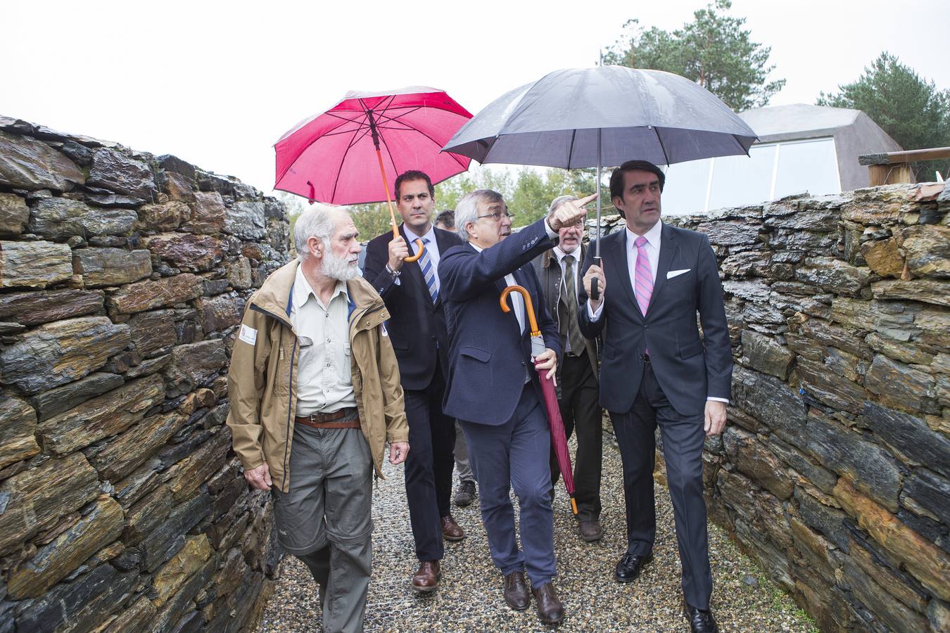 Inauguración del Centro del Lobo Ibérico en Robledo (Zamora)