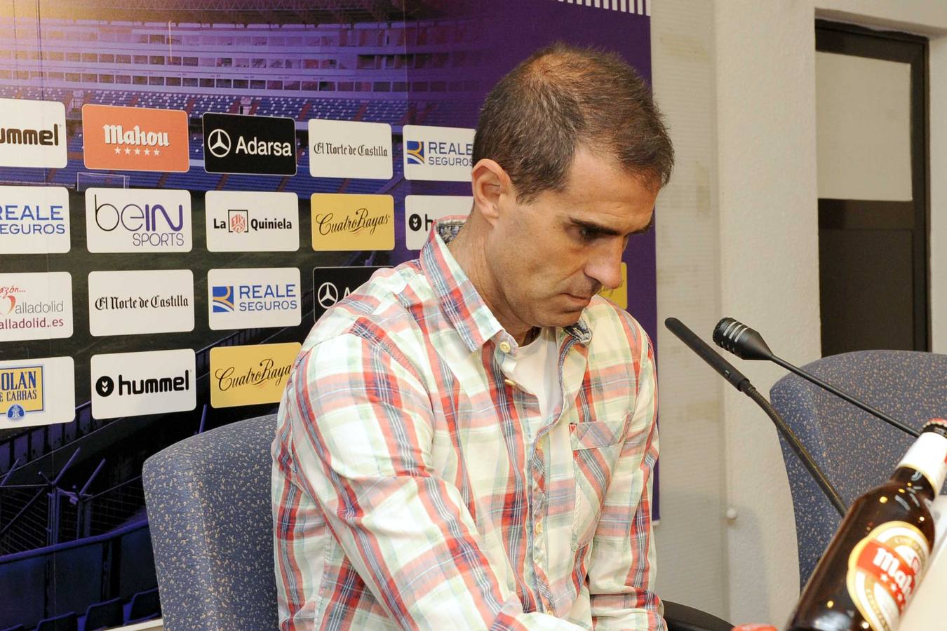 El entrenador del Real Valladolid, Gaizka Garitano, se despide tras su destitución