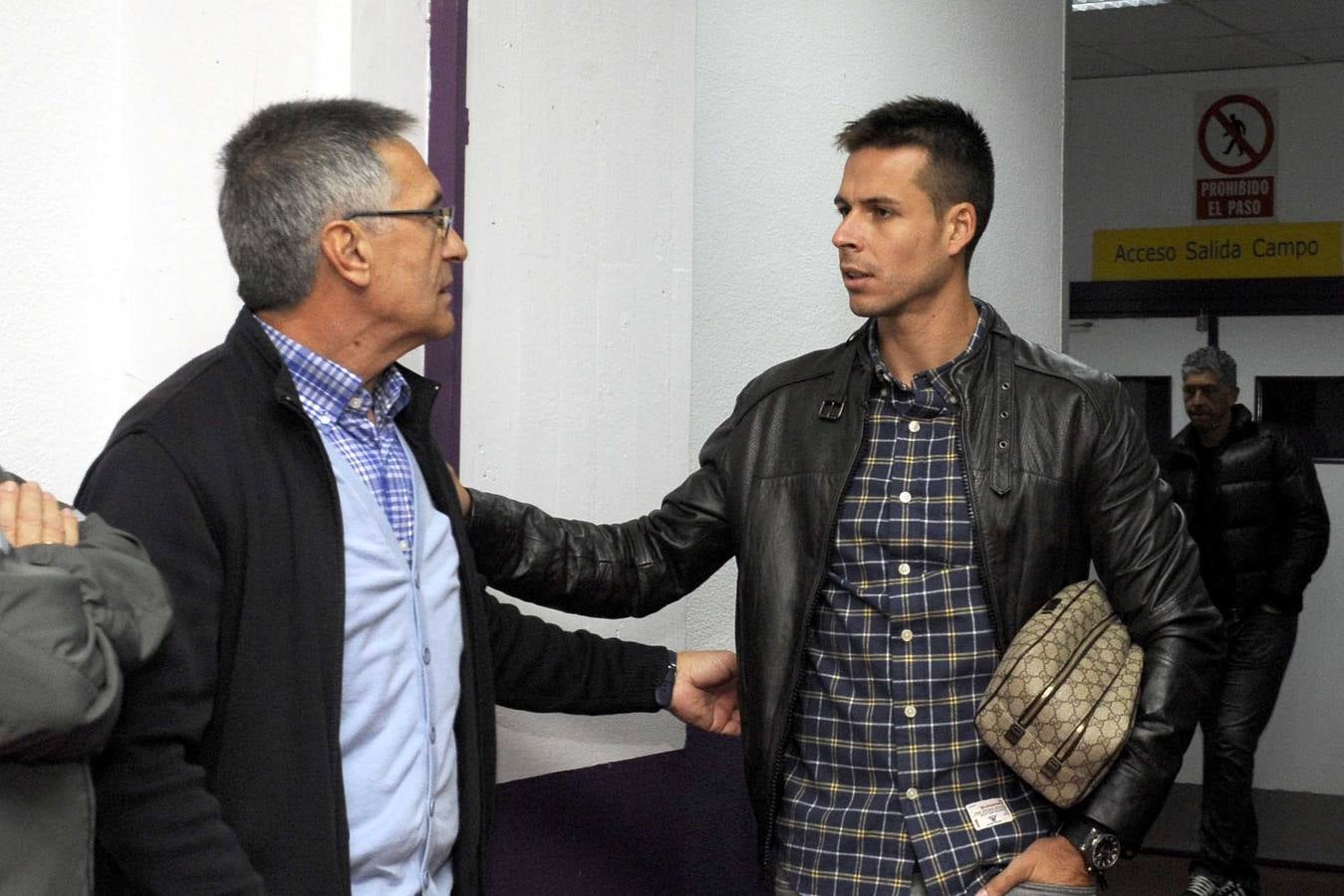 El entrenador del Real Valladolid, Gaizka Garitano, se despide tras su destitución