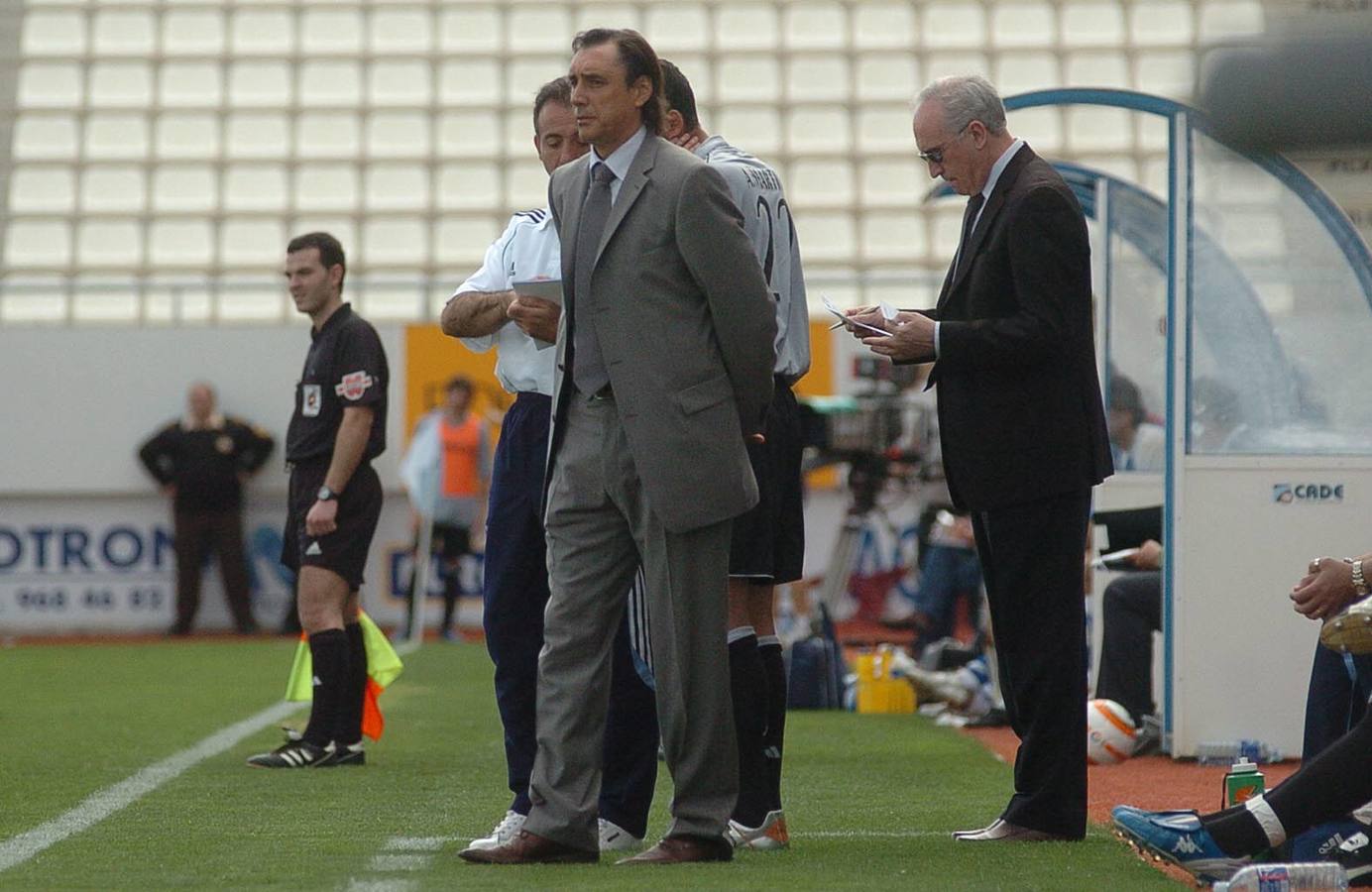 19.03.06 Partido entre Lorca y Real Madrid Castilla, 2-1; el entrenador visitante Miguel Ángel Portugal.