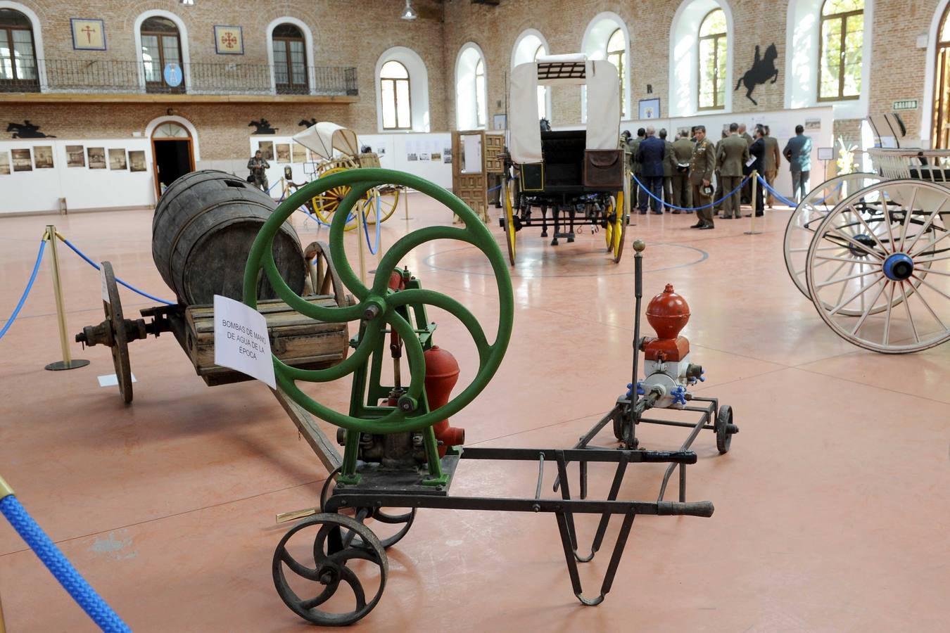 Una exposición recuerda el centenario del incendio de la Academia de Caballería de Valladolid