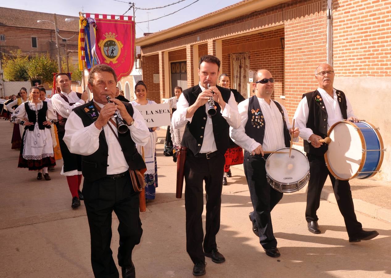 Encuentro folclórico en La Seca (Valladolid) (2/2)