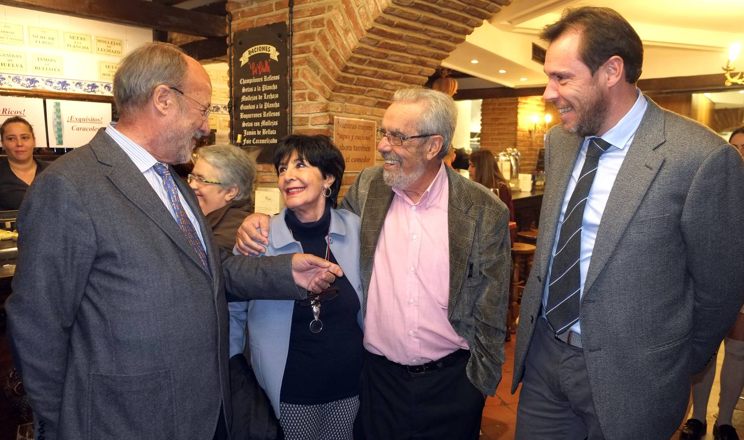 Cocha Velasco inaugura el comedor que Paco Martínez le dedica en La Criolla