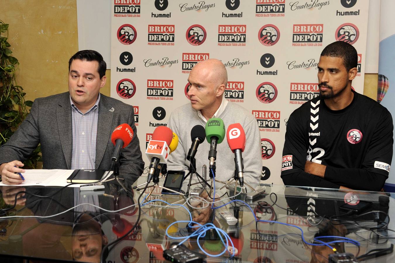 Presentación de Francisco Centeno como nuevo jugador del Brico Depôt Ciudad de Valldolid