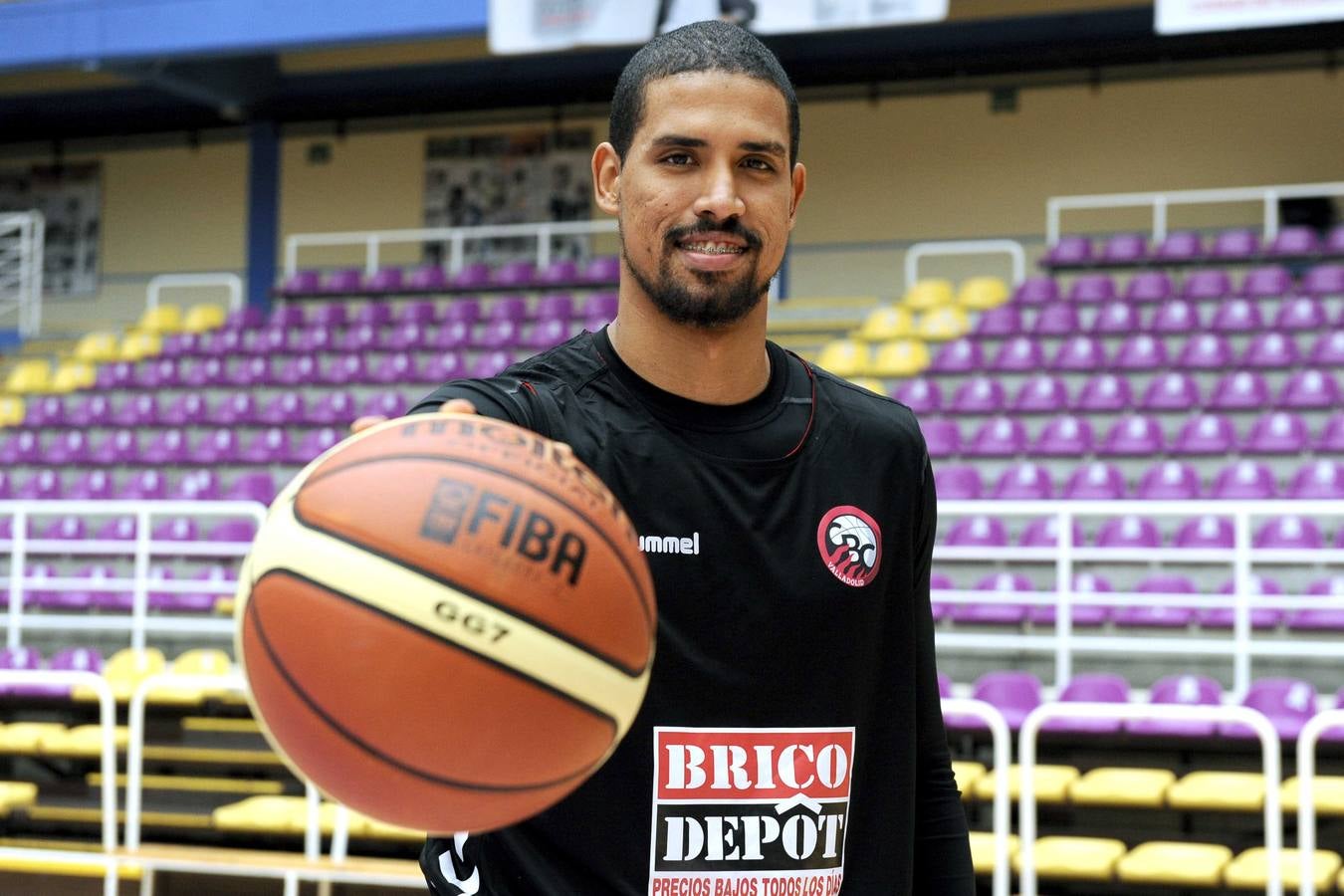 Presentación de Francisco Centeno como nuevo jugador del Brico Depôt Ciudad de Valldolid