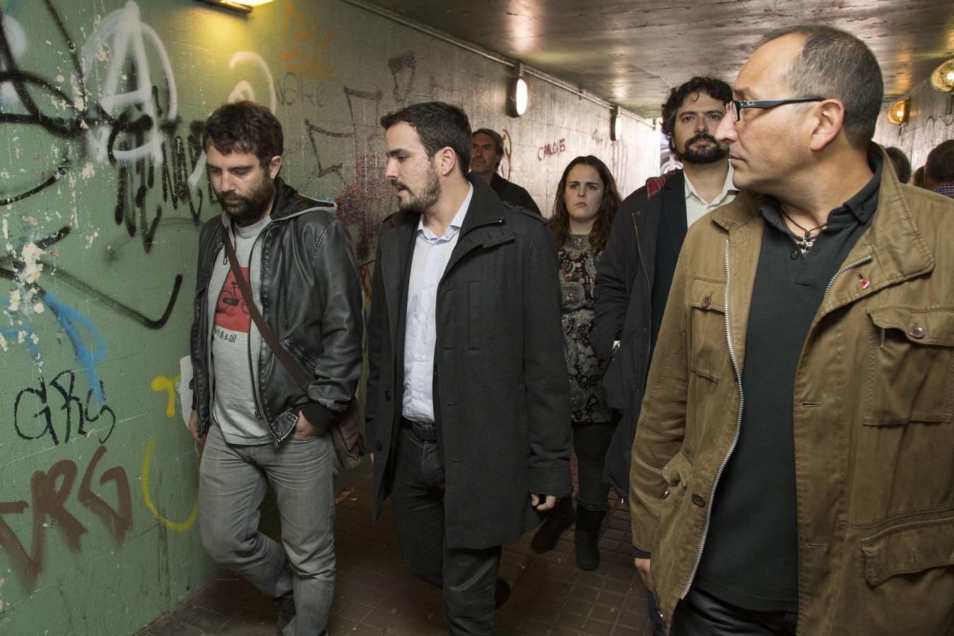 Alberto Garzón visita las obras de la pasarela del barrio de Pilarica (Valladolid)