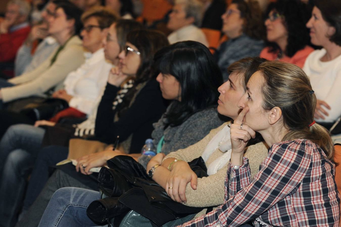 La psicóloga Silvia Álava en la Escuela de Padres de El Norte de Castilla