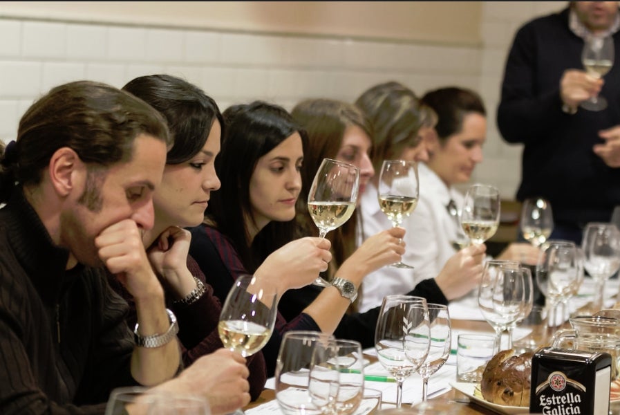 Primera cata del Otoño Enológico de Caja Rural, en El Diablo Cojuelo