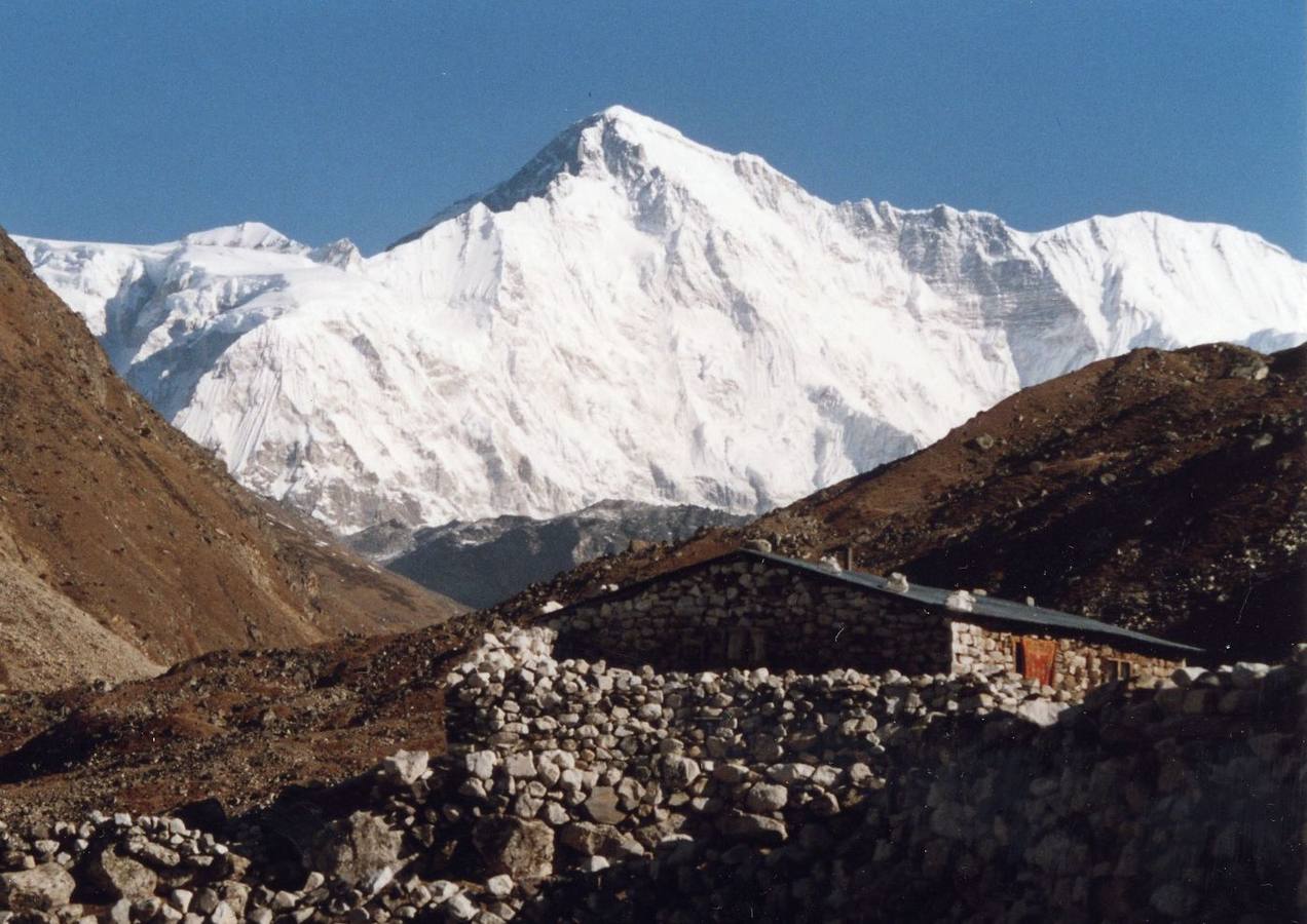 06 Cho Oyu. Alcanza los 8.201 msnm. Cho Oyu significa en tibetano la 'Diosa Turquesa'. El Cho Oyu fue la quinta montaña de más de 8.000 metros que fue escalada en la historia del alpinismo, después del Annapurna en junio de 1950, del Everest en mayo de 1953, del Nanga Parbat en julio de 1953 y del K2 en julio de 1954.