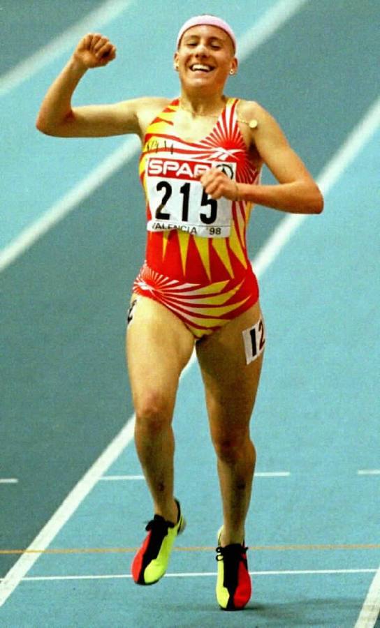 01.03.98 Campeonatos de Europa de Atletismo en pista cubierta celebrados en Valencia: la española Marta Dominguez entra en la meta de los 3000 m en tercer lugar.