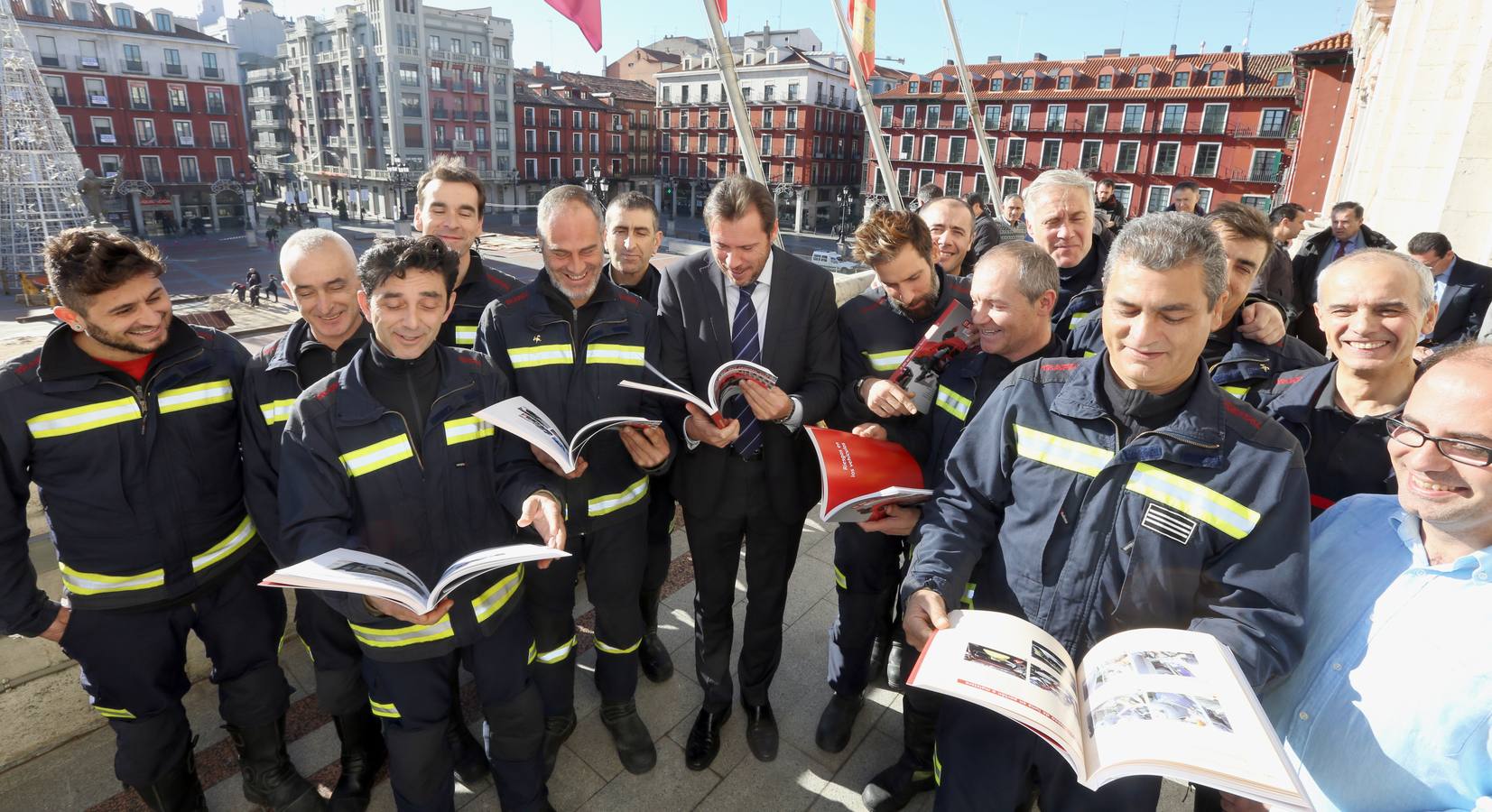 Bomberos de Valladolid presentan el libro &#039;El ABC del rescate vial&#039;